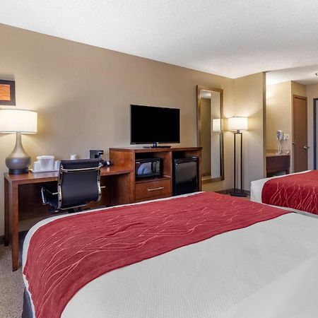 Comfort Inn & Suites Hays I-70 Extérieur photo