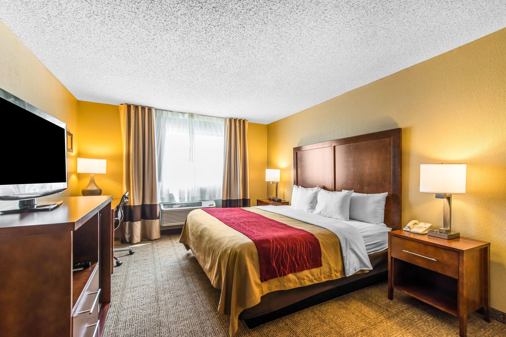 Comfort Inn & Suites Hays I-70 Extérieur photo