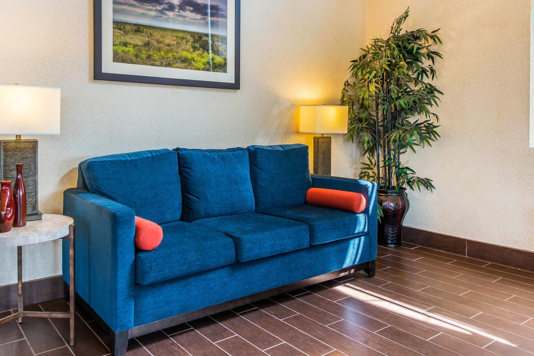 Comfort Inn & Suites Hays I-70 Extérieur photo