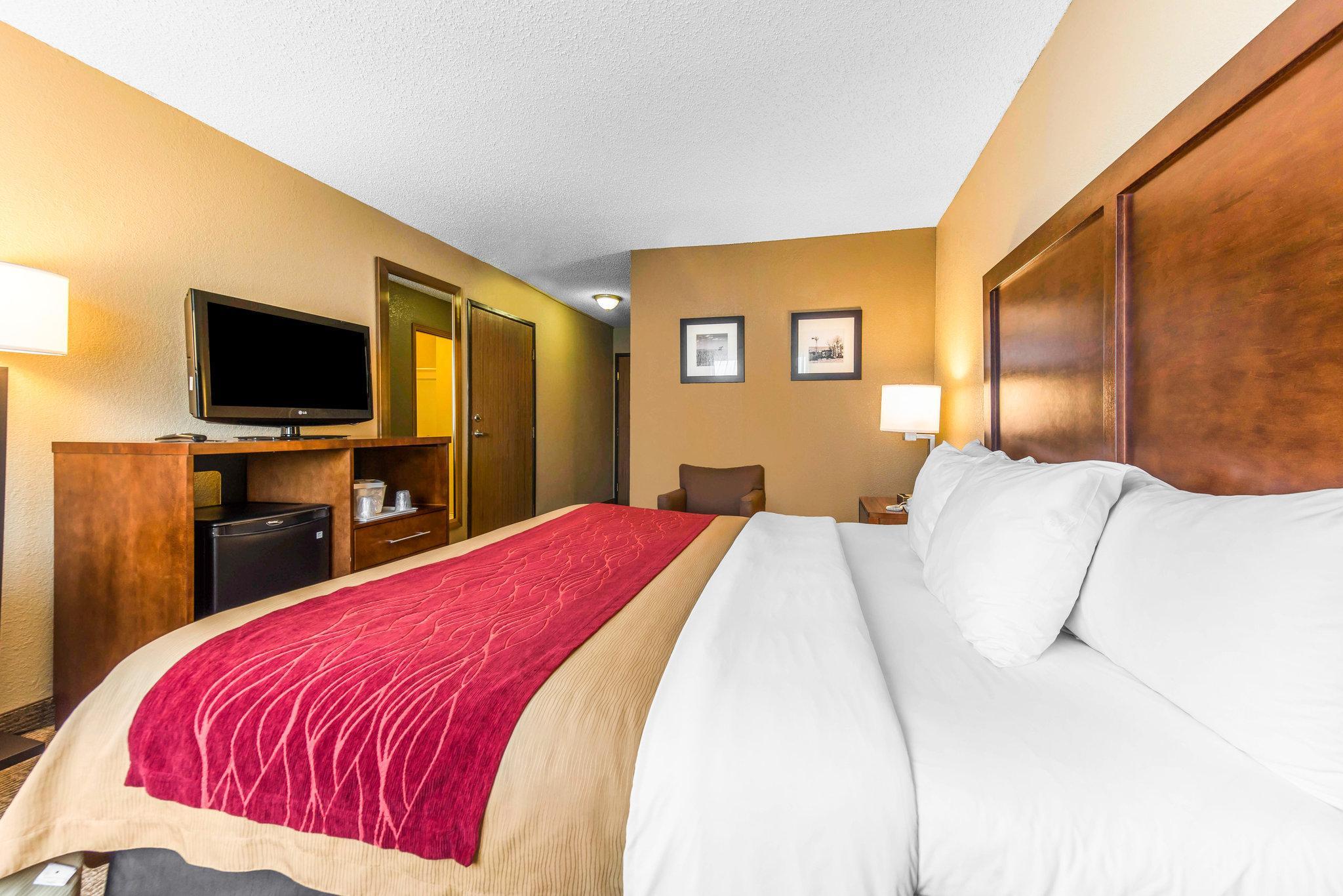 Comfort Inn & Suites Hays I-70 Extérieur photo