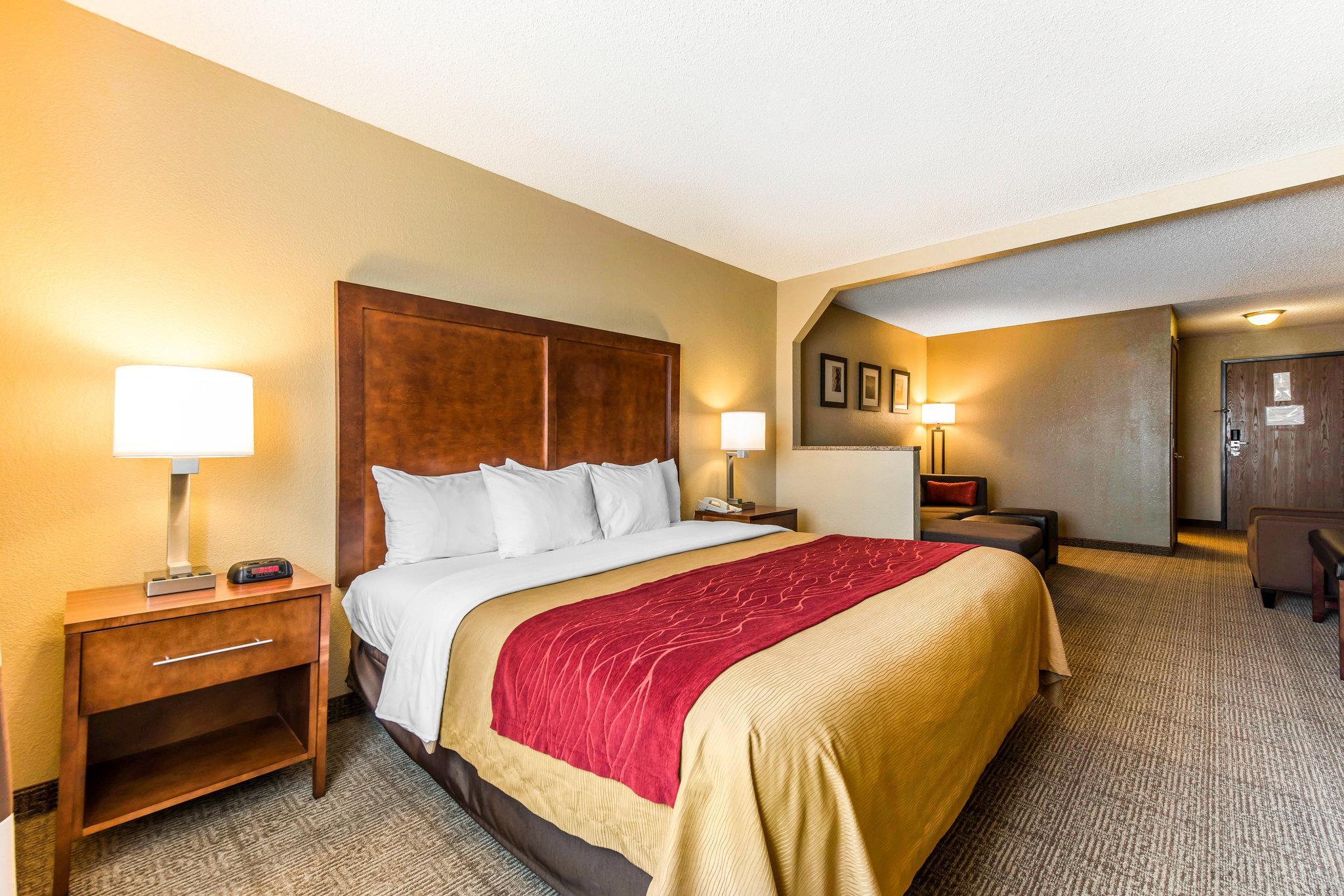 Comfort Inn & Suites Hays I-70 Extérieur photo