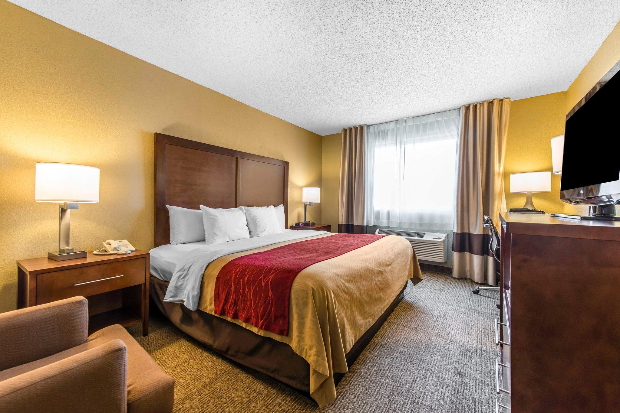 Comfort Inn & Suites Hays I-70 Extérieur photo