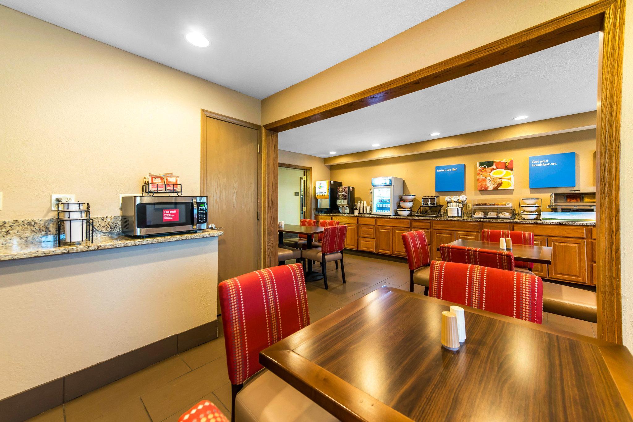 Comfort Inn & Suites Hays I-70 Extérieur photo