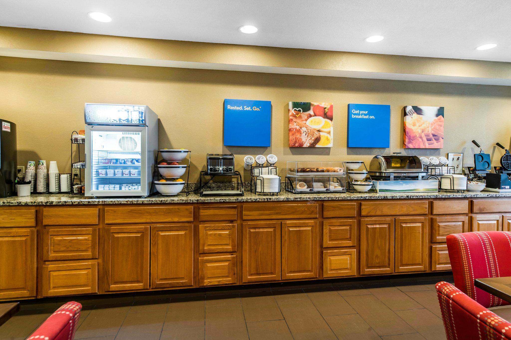 Comfort Inn & Suites Hays I-70 Extérieur photo