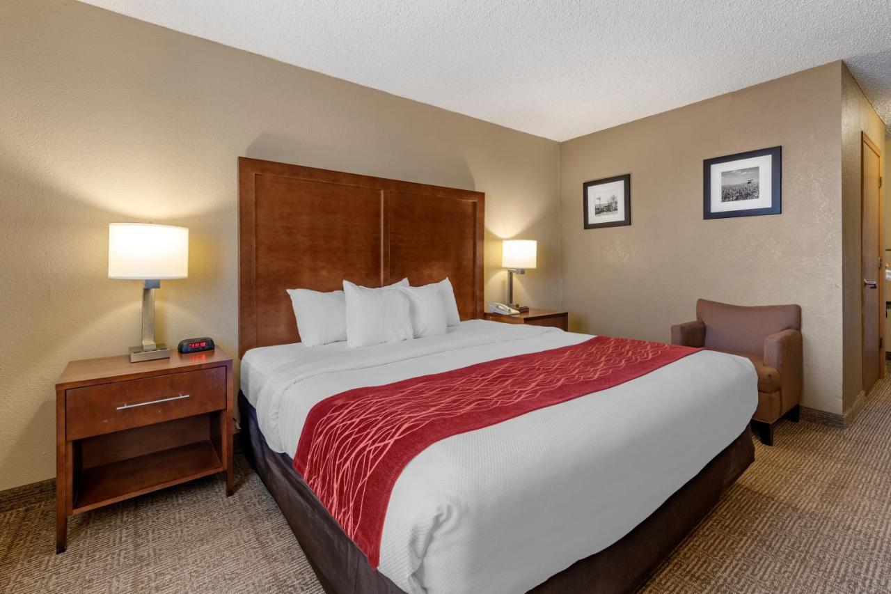 Comfort Inn & Suites Hays I-70 Extérieur photo