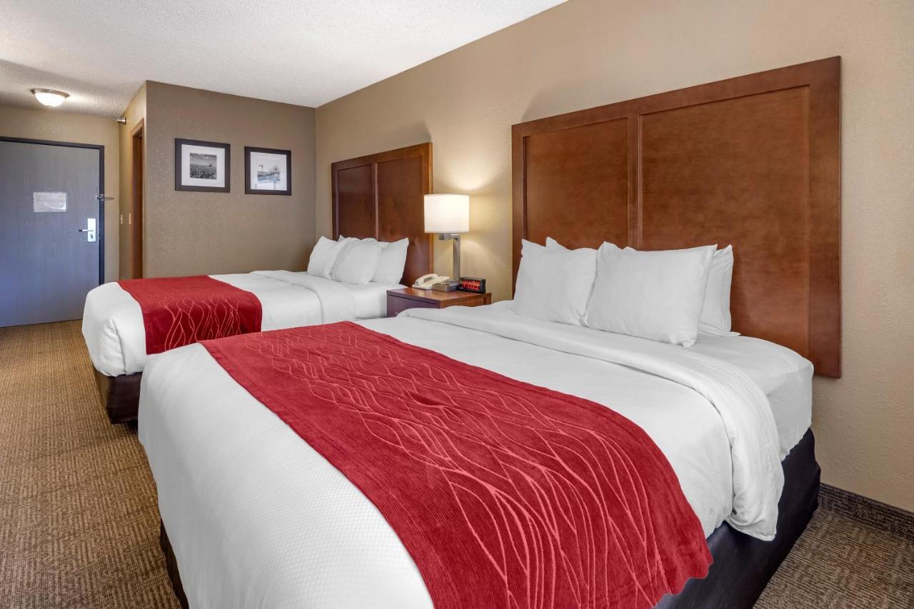 Comfort Inn & Suites Hays I-70 Extérieur photo