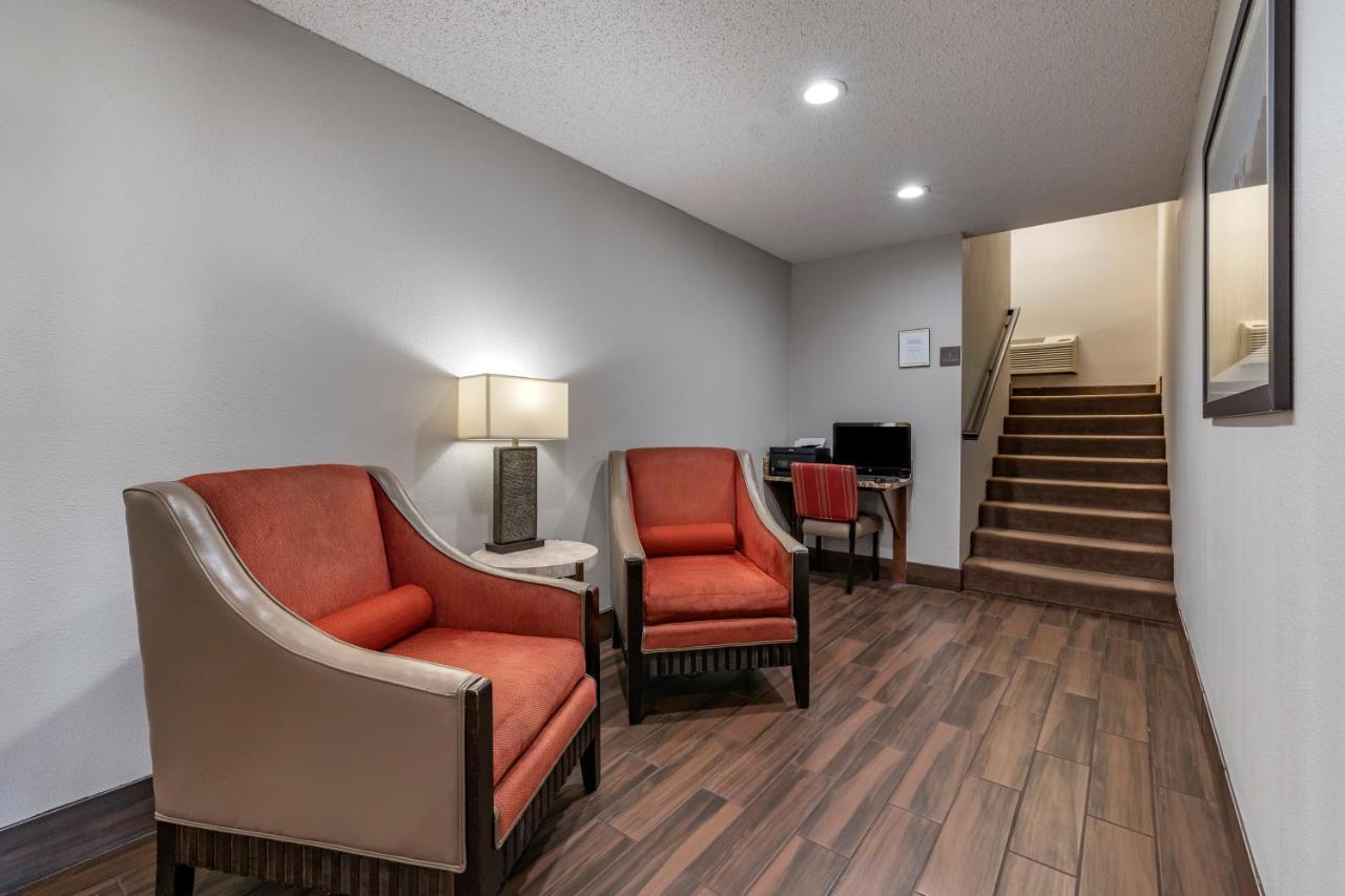 Comfort Inn & Suites Hays I-70 Extérieur photo