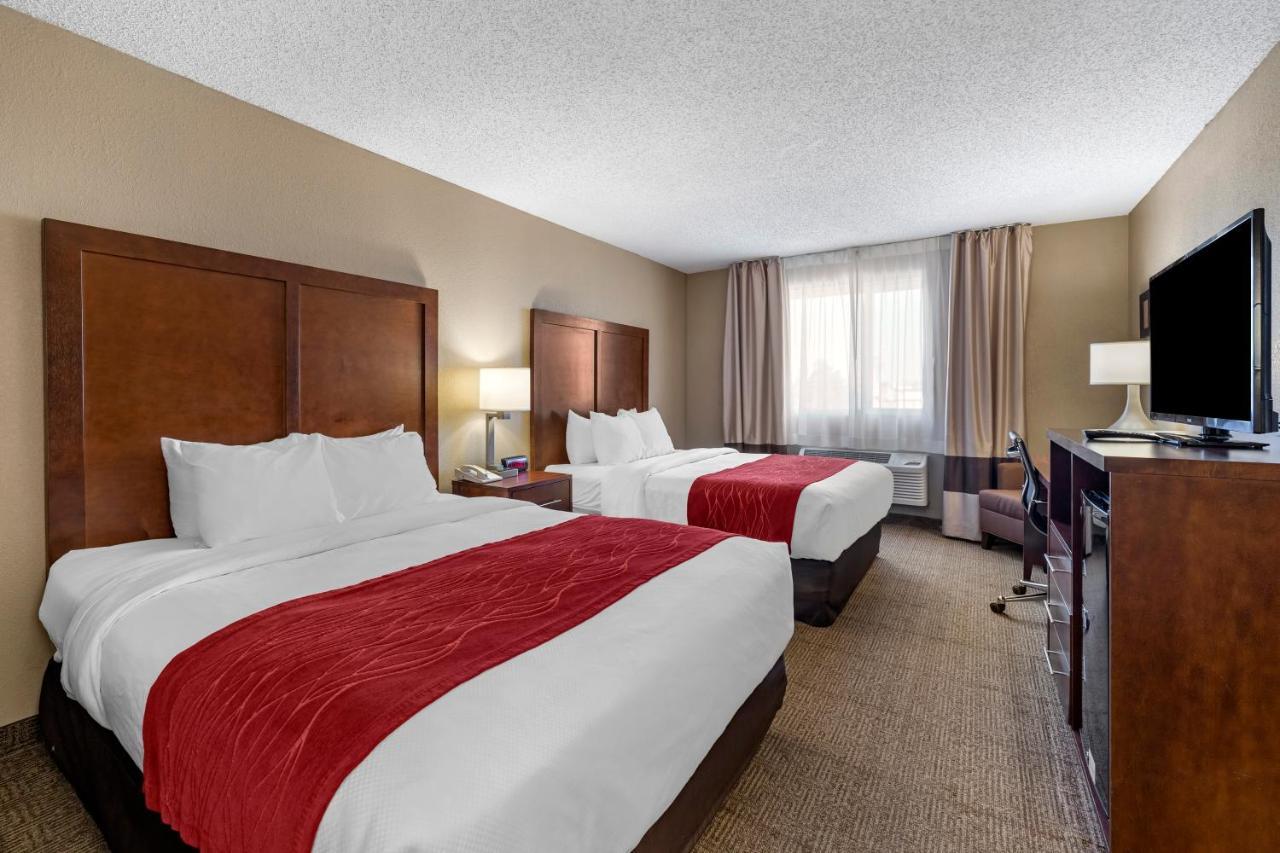 Comfort Inn & Suites Hays I-70 Extérieur photo