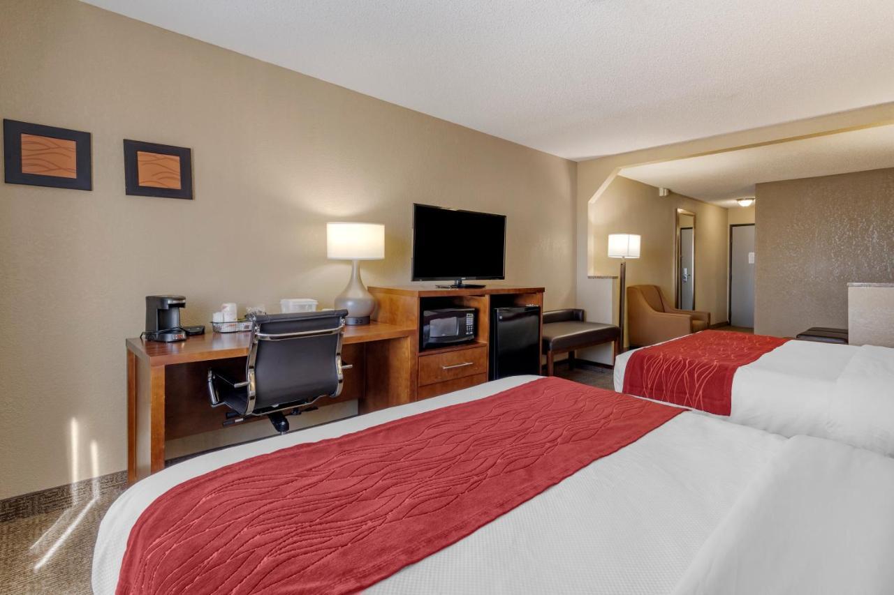 Comfort Inn & Suites Hays I-70 Extérieur photo