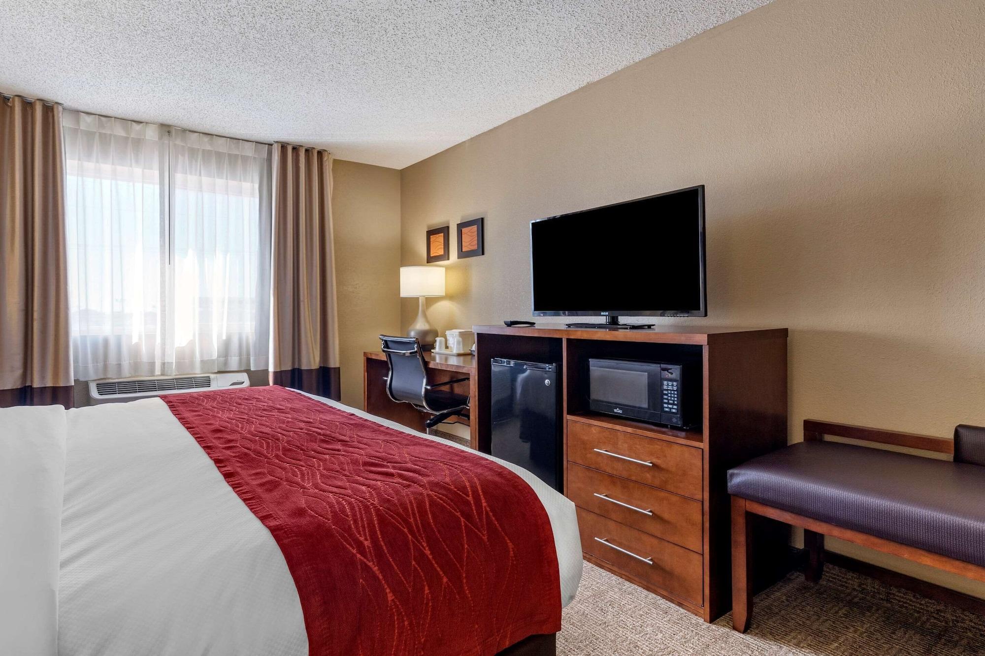 Comfort Inn & Suites Hays I-70 Extérieur photo