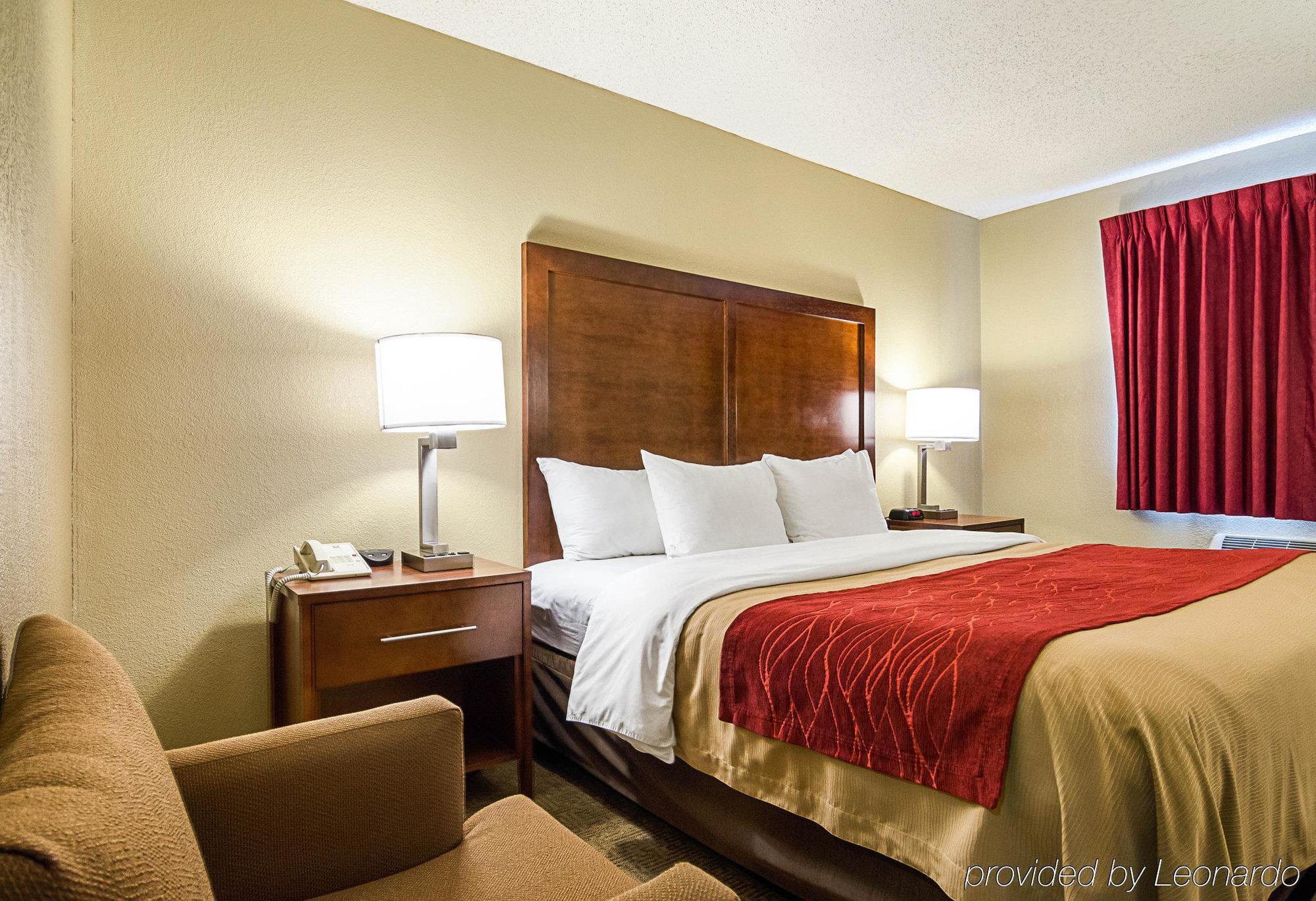 Comfort Inn & Suites Hays I-70 Extérieur photo