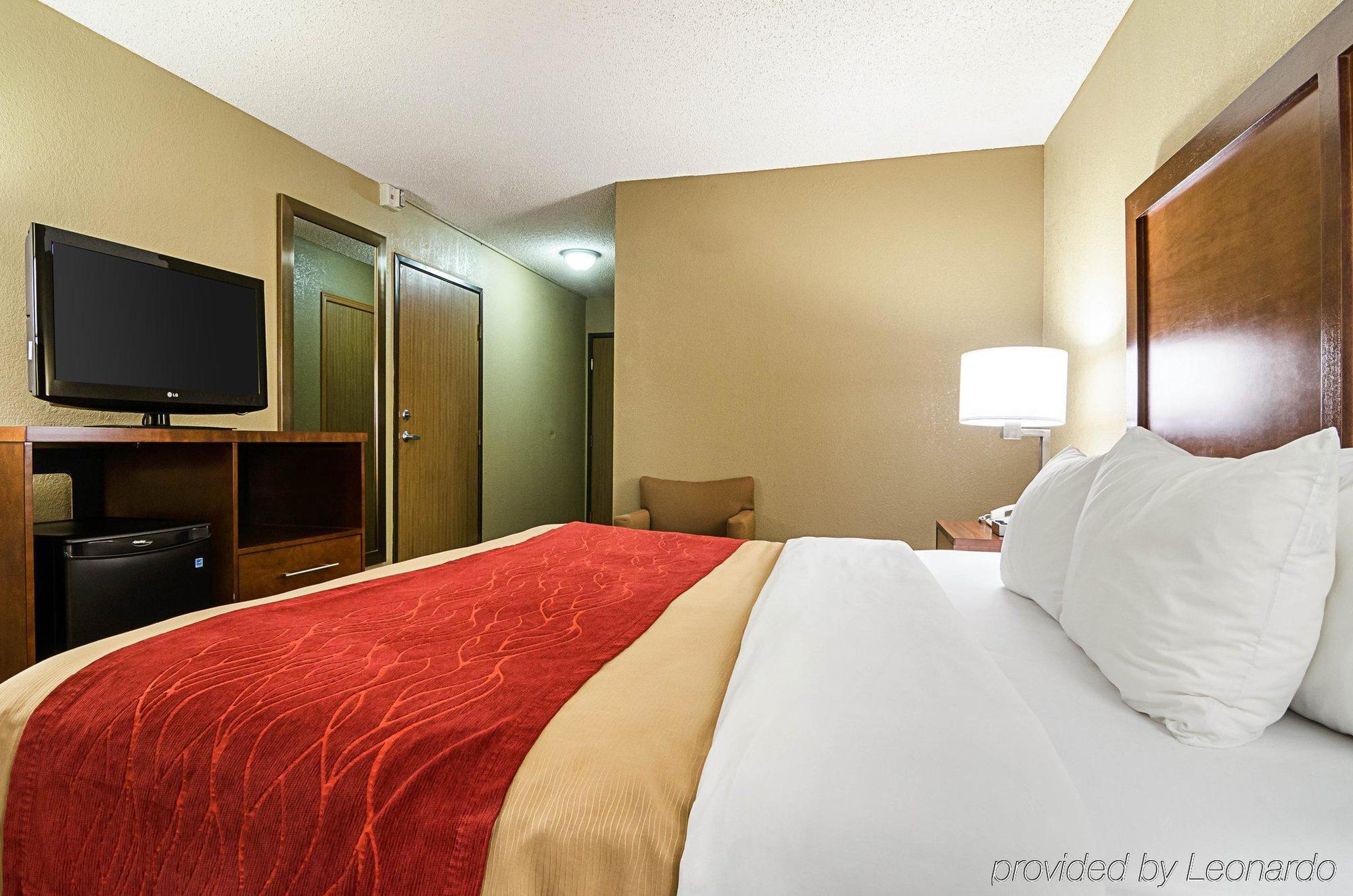 Comfort Inn & Suites Hays I-70 Extérieur photo