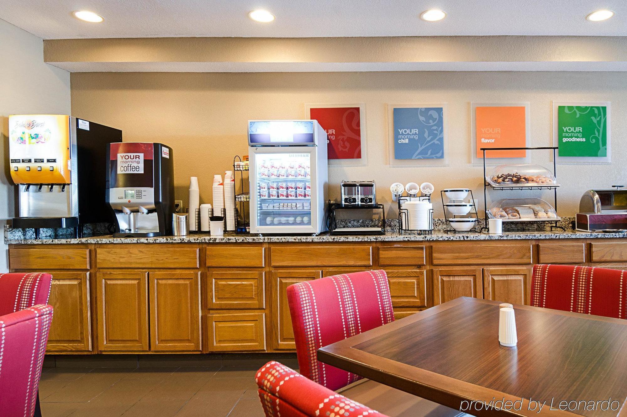 Comfort Inn & Suites Hays I-70 Extérieur photo