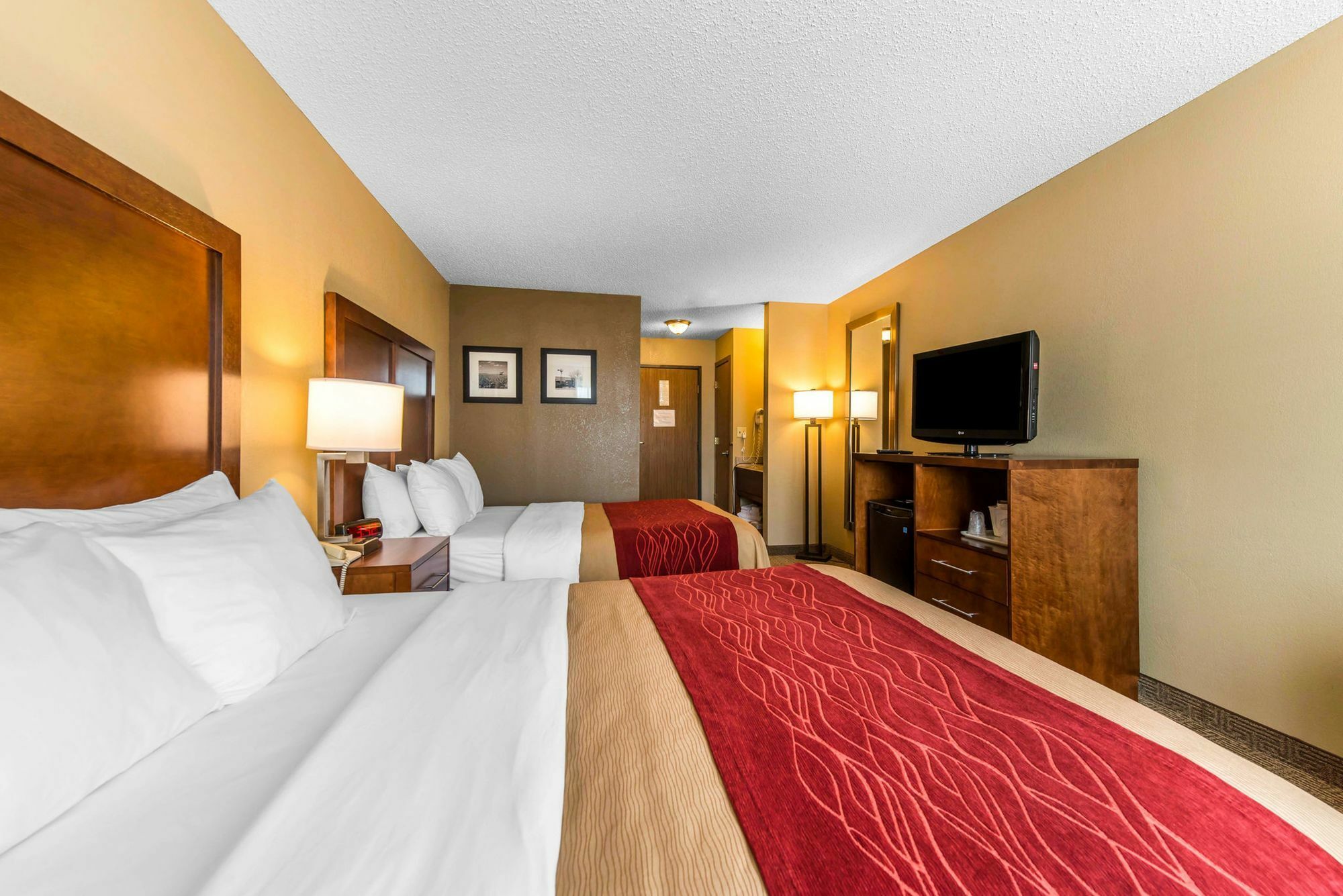 Comfort Inn & Suites Hays I-70 Extérieur photo